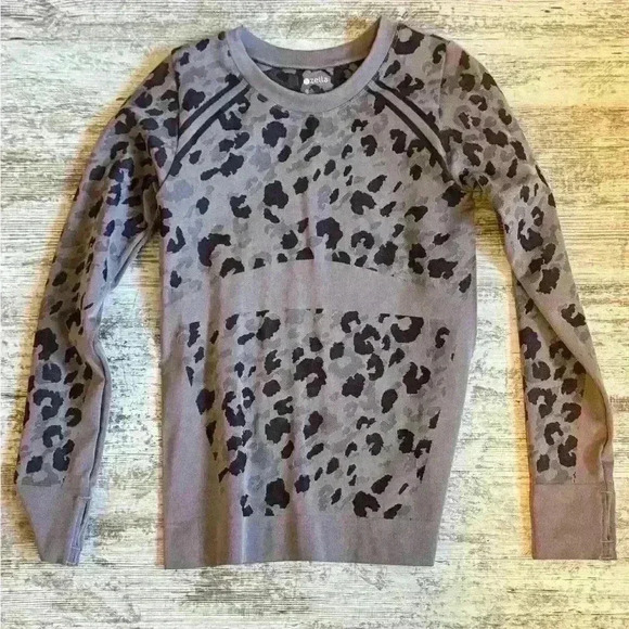 Zella active wear women’s leopard‎ print shirt size small - Picture 1 of 3